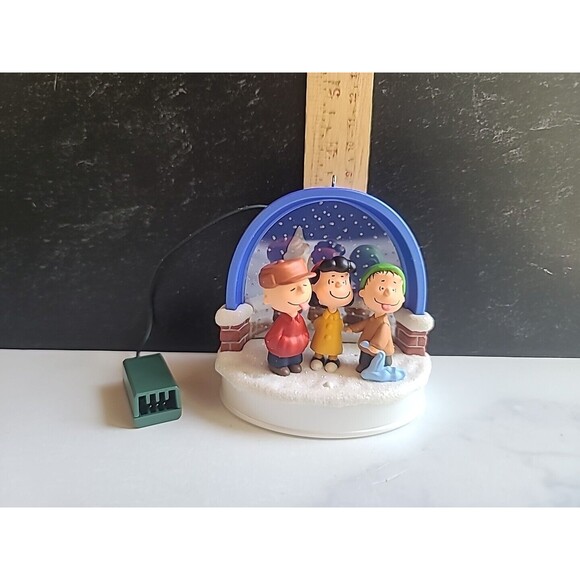 Hallmark Keepsake Peanuts Gang Ornament Ho! Ho! Ho! Tasty Snow Charlie Brown - Picture 6 of 10